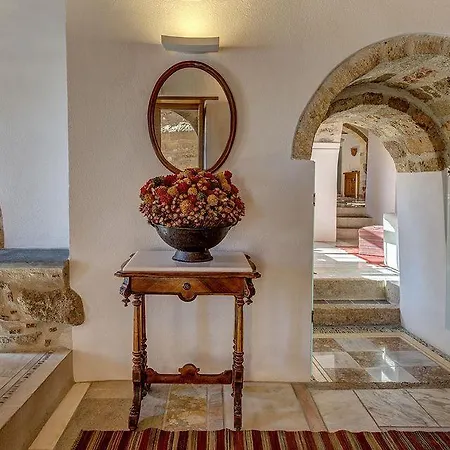 Malvasia Traditional Hotell