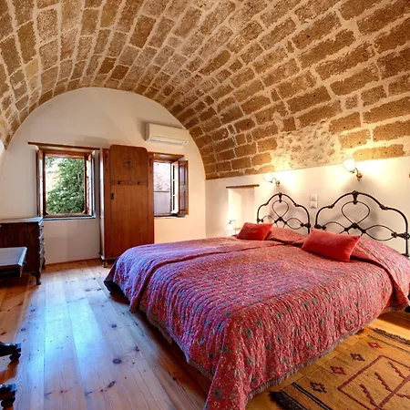 Hotell Malvasia Traditional 3*