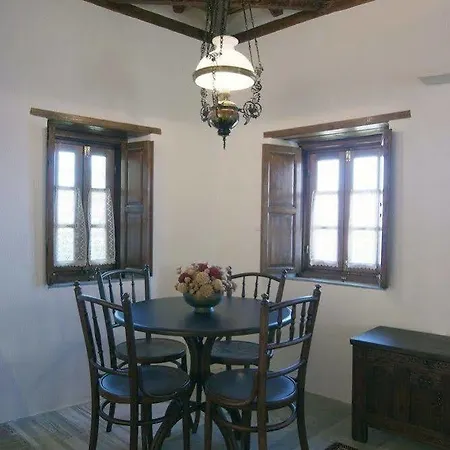 Ξενοδοχείο Malvasia Traditional 3*