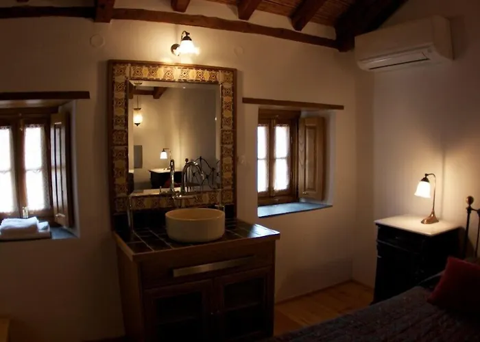 Malvasia Traditional 3* Monemvasía