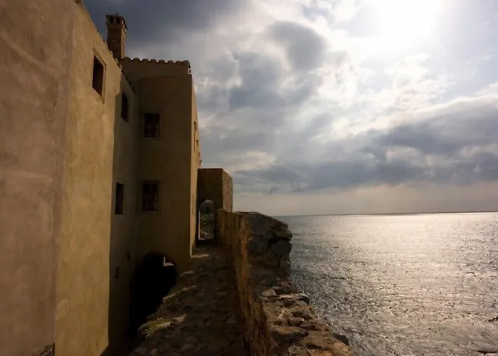 Malvasia Traditional 3* Monemvasía